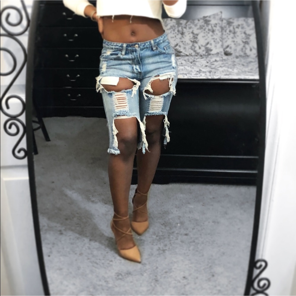 Distressed Bermuda shorts